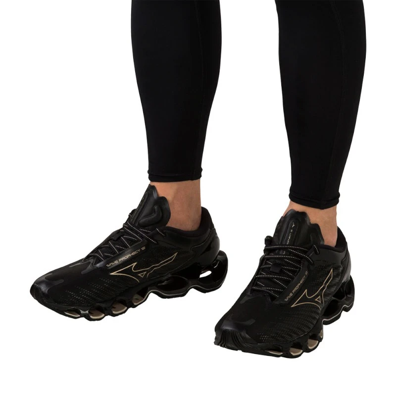 Dames hardloopschoenen Mizuno Wave Prophecy Wave Prophecy 12 Black/GE Gold  UK 5,5