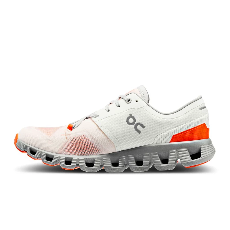 Dames hardloopschoenen On  Cloud X Ivory/Alloy  EUR 38,5