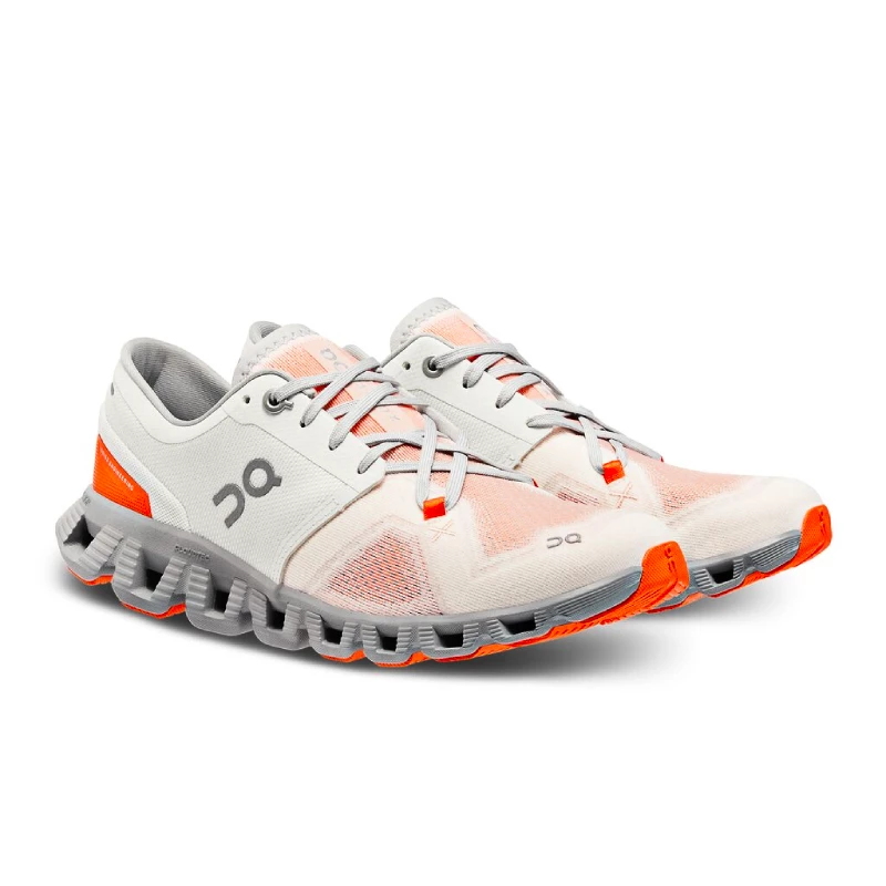 Dames hardloopschoenen On  Cloud X Ivory/Alloy  EUR 38,5
