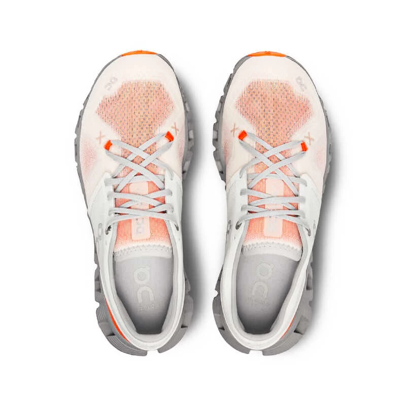 Dames hardloopschoenen On  Cloud X Ivory/Alloy  EUR 38,5