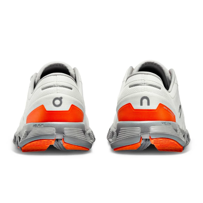 Dames hardloopschoenen On  Cloud X Ivory/Alloy  EUR 38,5