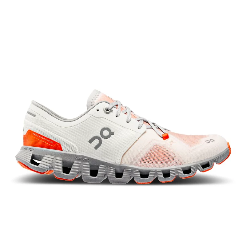 Dames hardloopschoenen On  Cloud X Ivory/Alloy  EUR 38,5