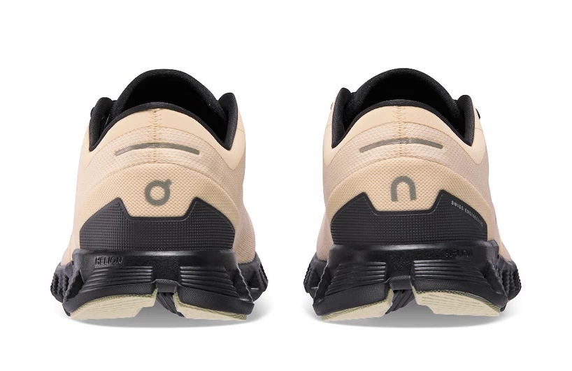 Dames hardloopschoenen On  Cloud X Running Fawn/Magnet  EUR 37,5