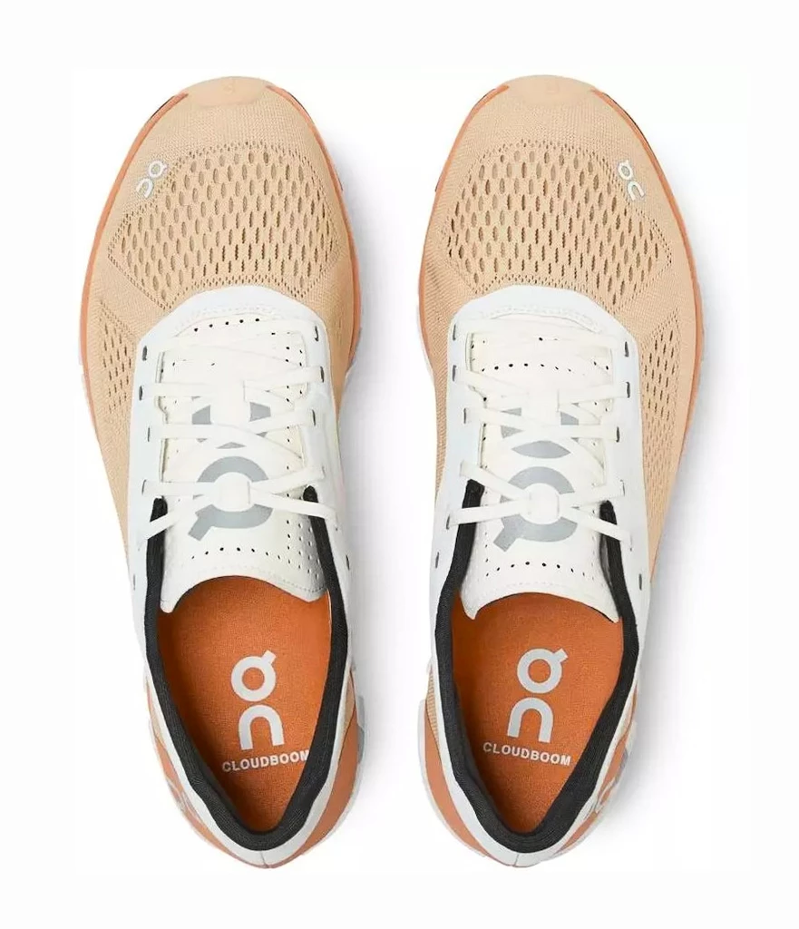 Dames hardloopschoenen On Cloudboom Savannah/White