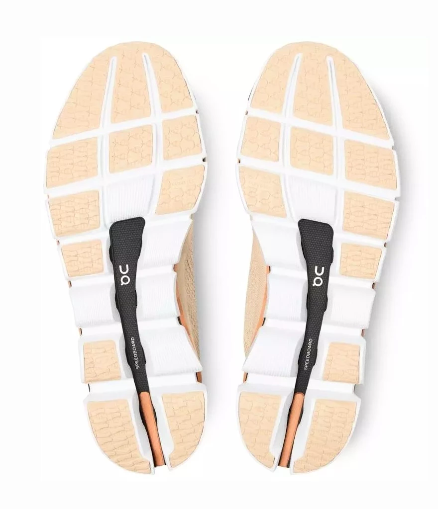 Dames hardloopschoenen On Cloudboom Savannah/White