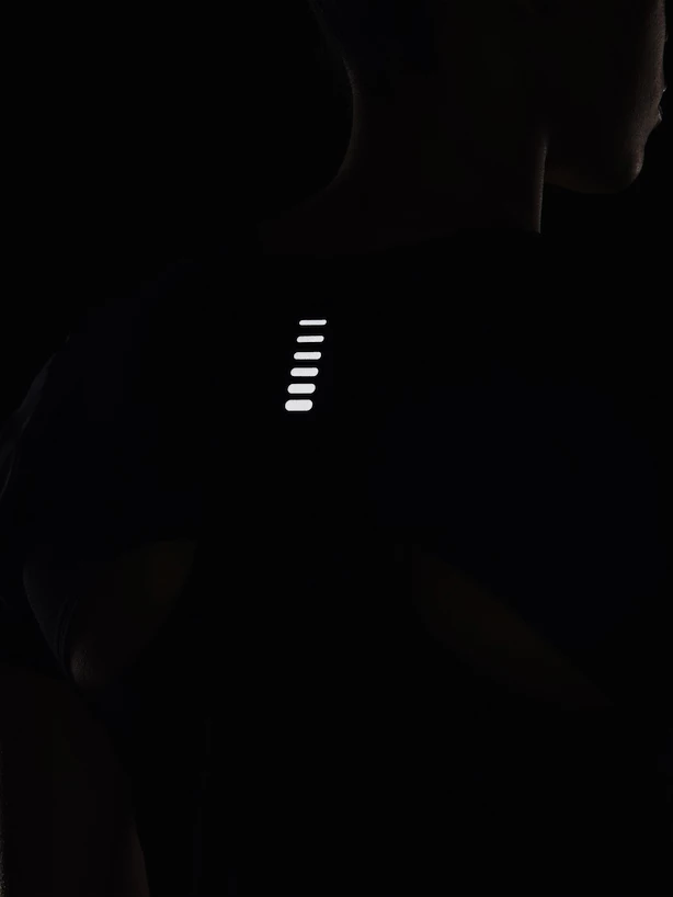 Dames T-shirt Under Armour  IsoChill Run Laser Tee-BLK S