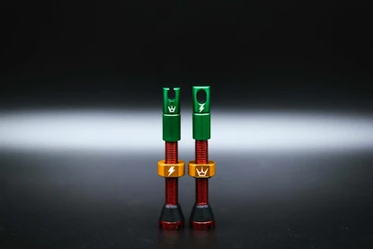 Tubeless ventiel PEATY'S  X 50to01 (mk2) rasta tubeless valves 42mm (ptv2-42-ras-12)