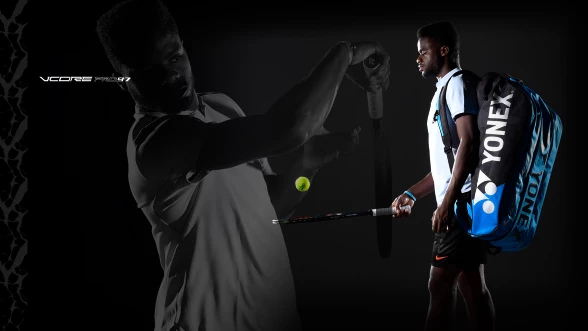 Yonex Vcore Pro tennisrackets met Frances Tiafoe