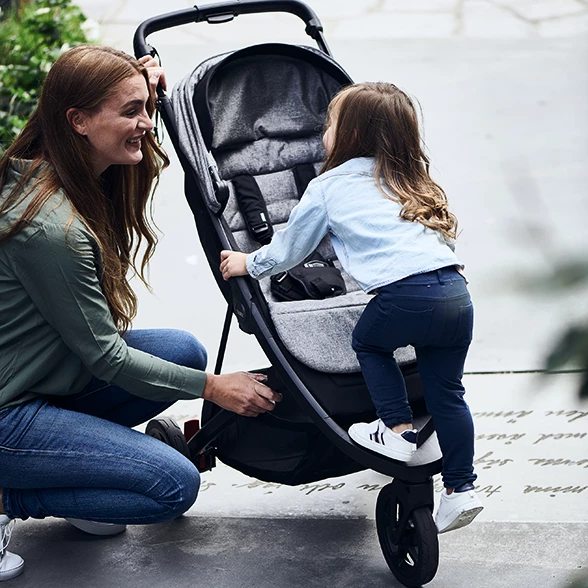 De Thule Spring buggy heeft een opstapvoetsteun voor kinderen