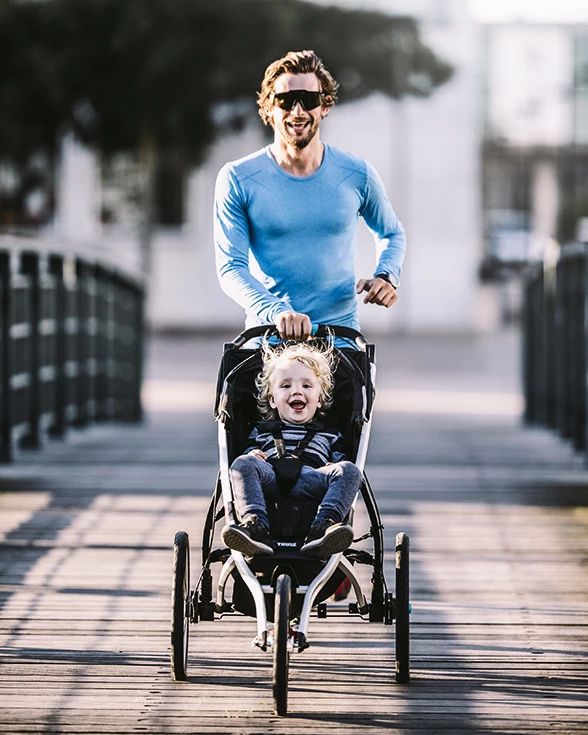 De Thule Glide 2 joggingkinderwagen kan ook een bospad of een onverharde weg aan